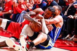 英雄联盟总决赛赛程-火箭全队出击，压哨绝杀瓦解对手反扑