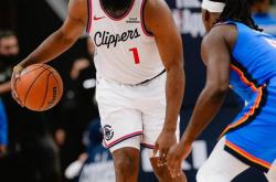 英雄联盟总决赛-包含山东队力克独行侠，哈登关键制胜的词条