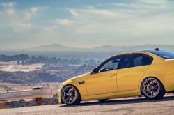 英雄联盟总决赛2025-引擎声与终场哨，当F1街道赛的狂想曲遇上勇士的终场绝杀