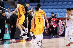 英雄联盟总决赛2025-山西男队客场胜利，获得重要三分