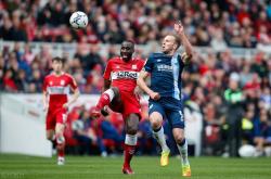 英雄联盟总决赛-哈德斯菲尔德主场不敌对手，保级愈发困难的简单介绍