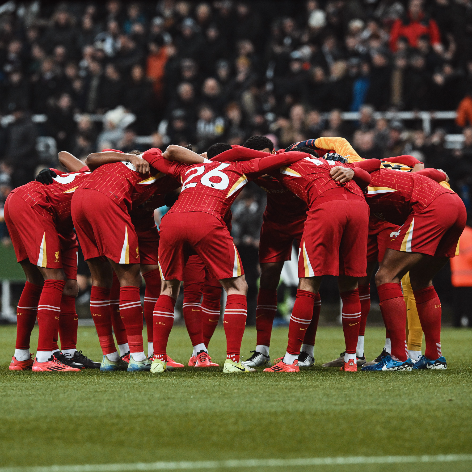 包含利物浦全队表现出色，告别主场不败的词条