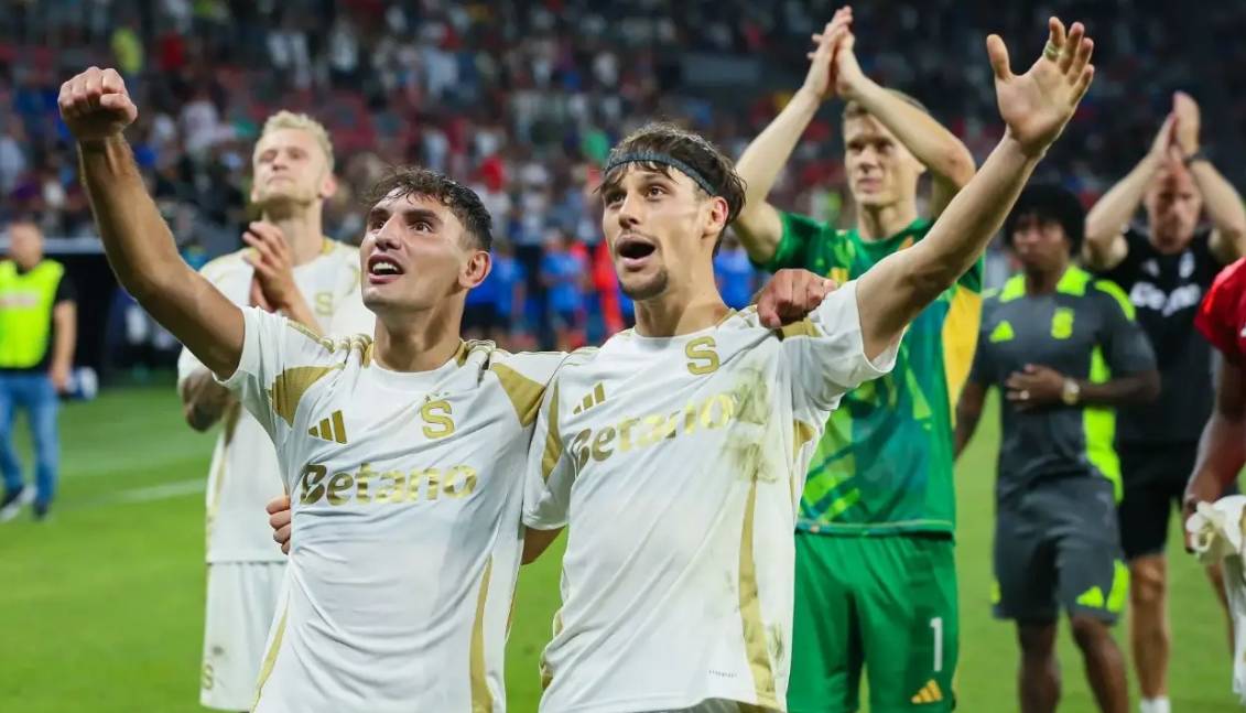 包含国际足球精英团结备战最高赛事,球队实力尽显的词条 包含国际足球精英团结备战最高赛事,球队实力尽显的词条