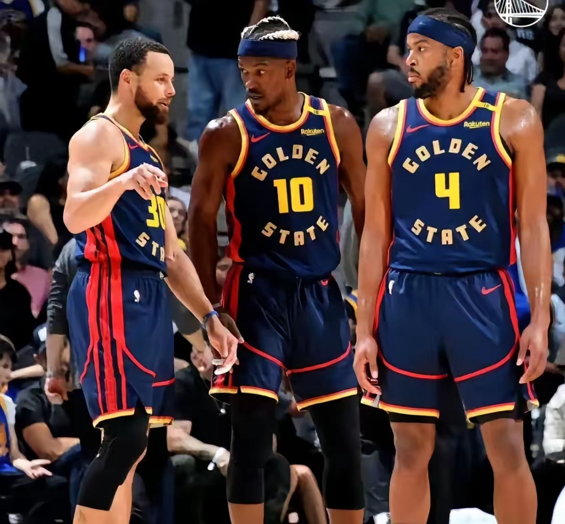 勇士主场大胜太阳,库里直接对抗保罗 勇士主场大胜太阳,库里直接对抗保罗