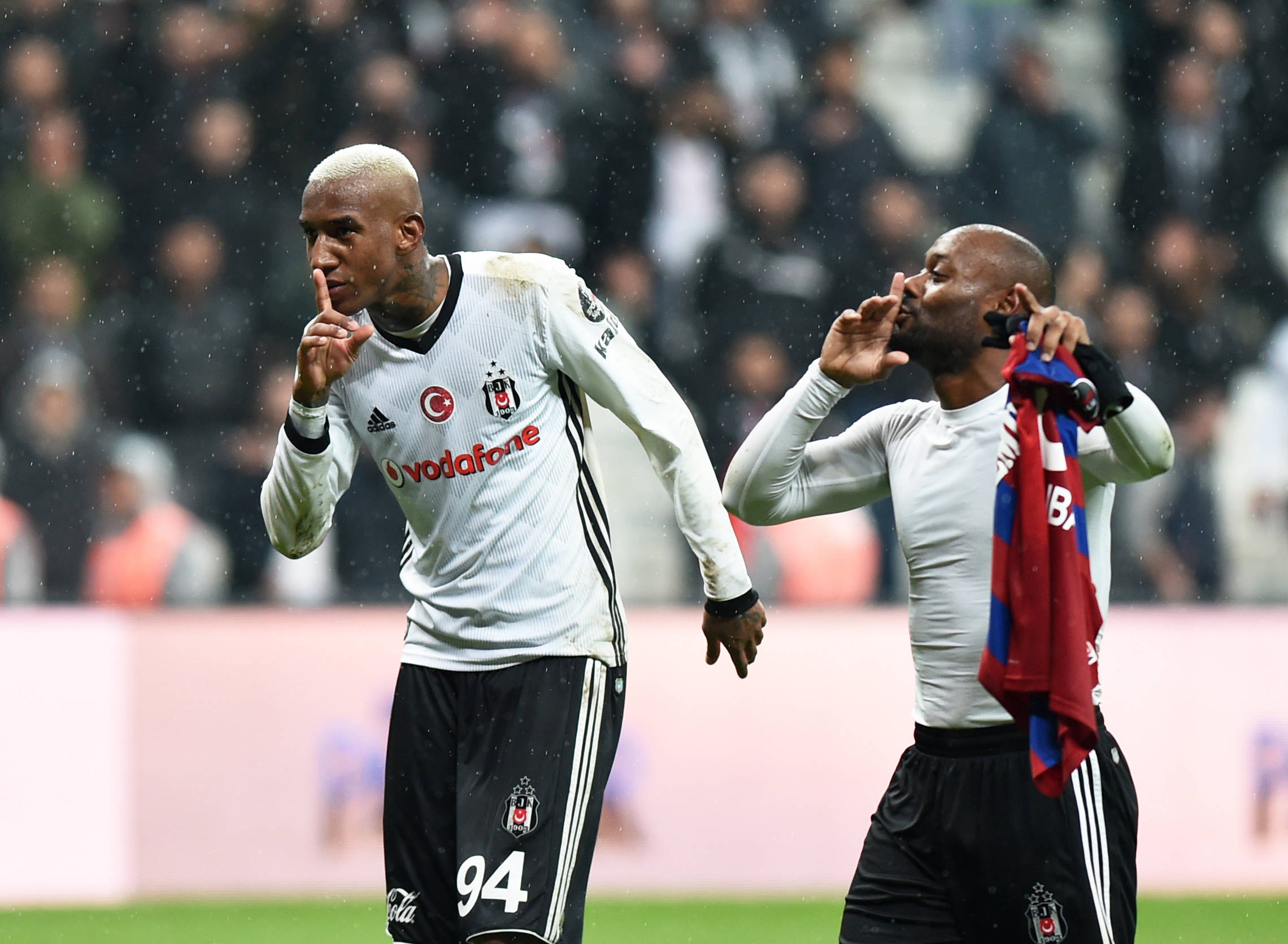 阿贾克斯主场大胜，继续保持不败的简单介绍