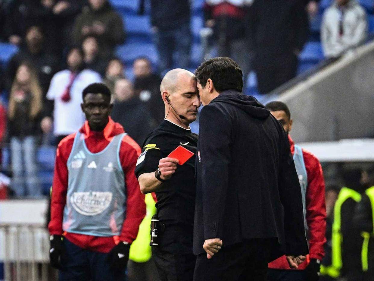 包含卡昂在主场接连取得两连胜，逐渐崭露头角的词条