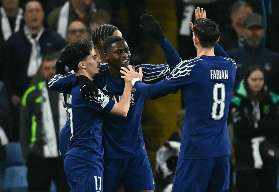 维拉利尔队在欧国联比赛中踢进制胜球 维拉利尔队在欧国联比赛中踢进制胜球