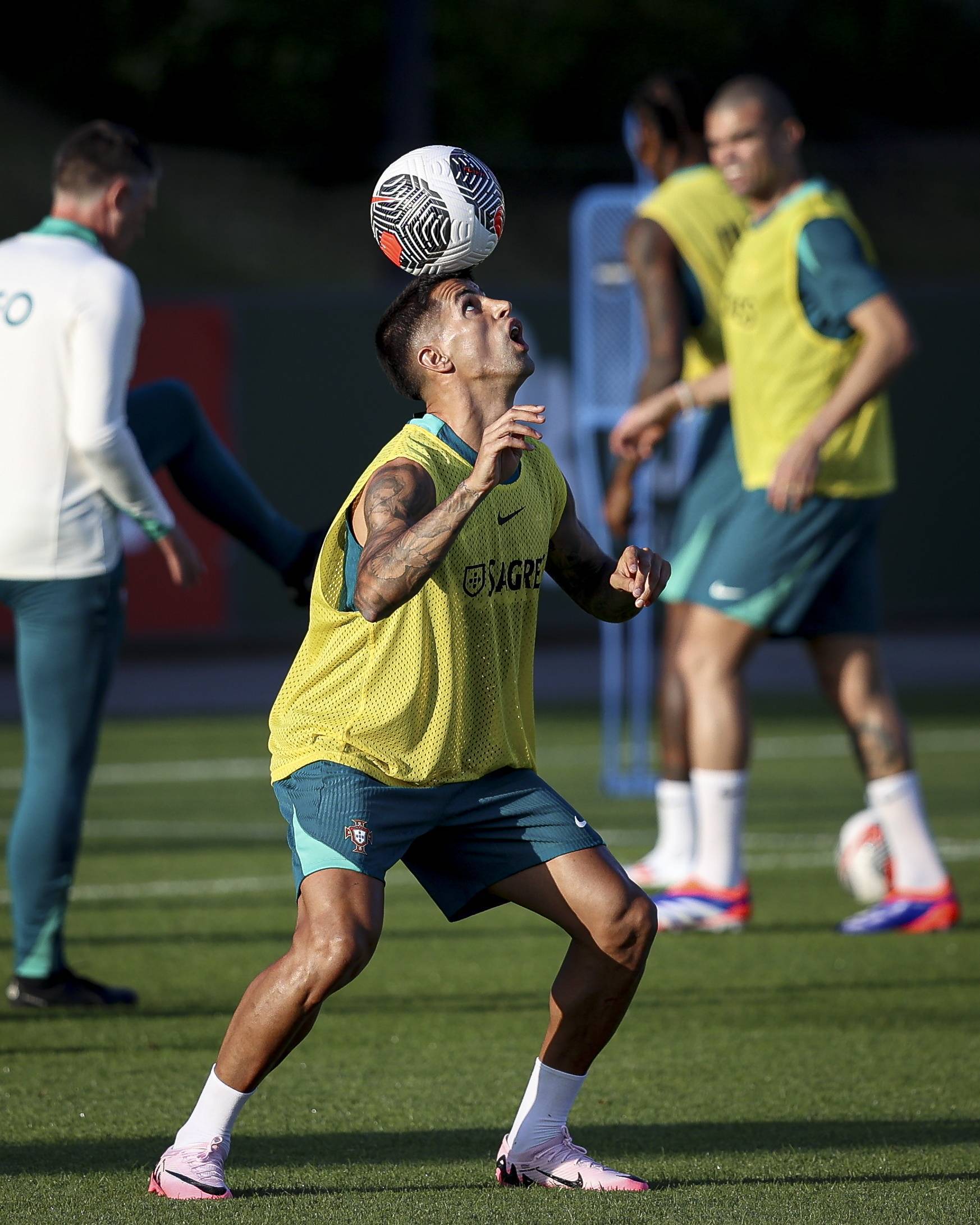 葡萄牙队抢夺胜利妥善防守 葡萄牙队抢夺胜利妥善防守