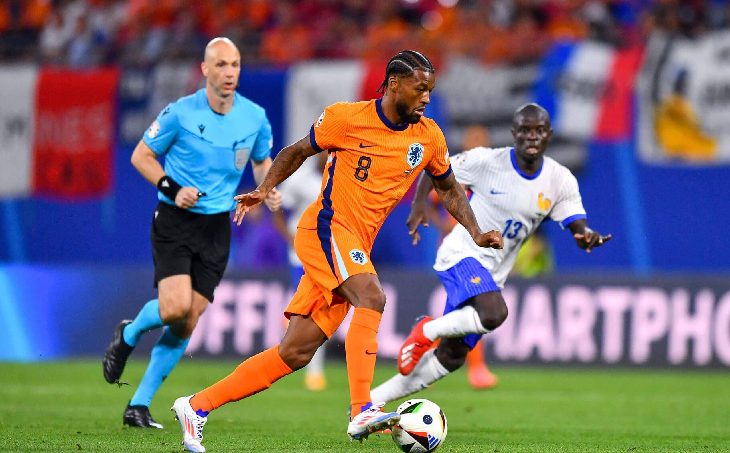 荷兰队员技术娴熟,在比赛中展现出色表现 荷兰队员技术娴熟,在比赛中展现出色表现