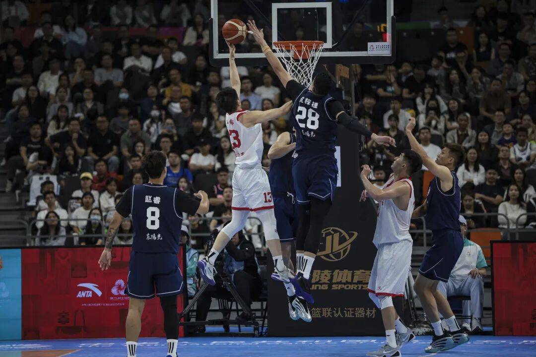 江苏队力克骑士,詹姆斯关键制胜 江苏队力克骑士,詹姆斯关键制胜