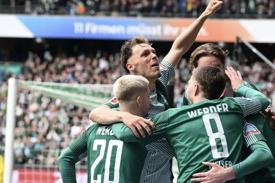 利物浦队长亨德森奉献助攻，助球队客场大胜沃特福德