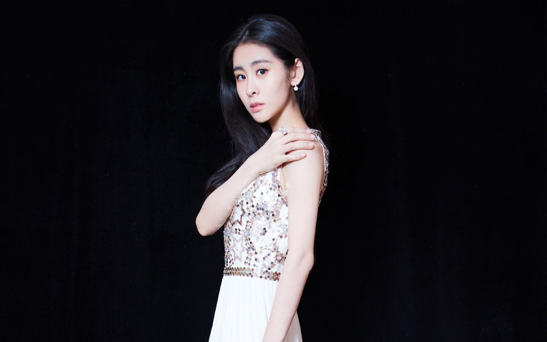 钢骨对撞,CBA世界排名争夺战,广东用硬仗逻辑击穿活塞防线