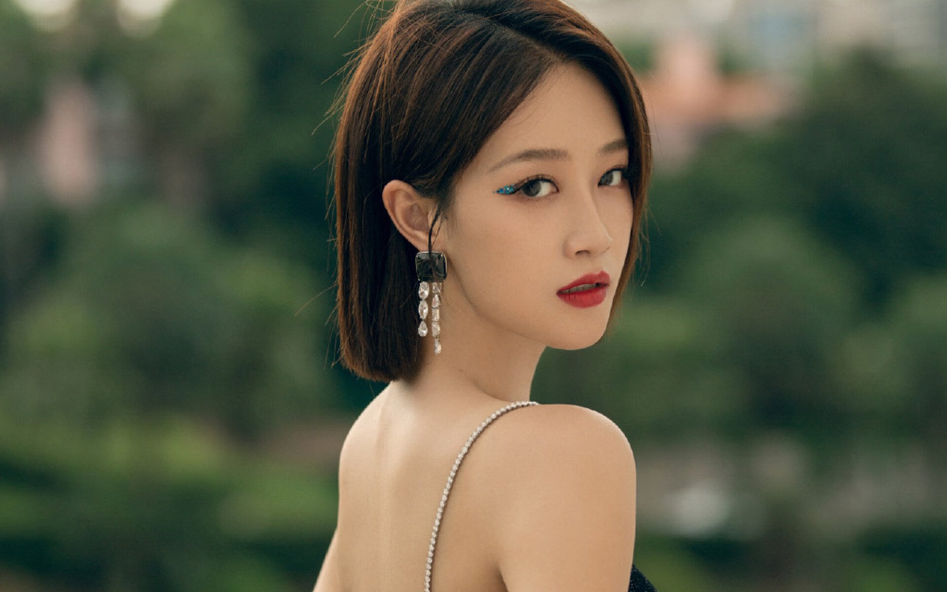 当东契奇的三分雨席卷休斯顿,北京队的红色浪潮如何在另一个维度一波带走火箭?